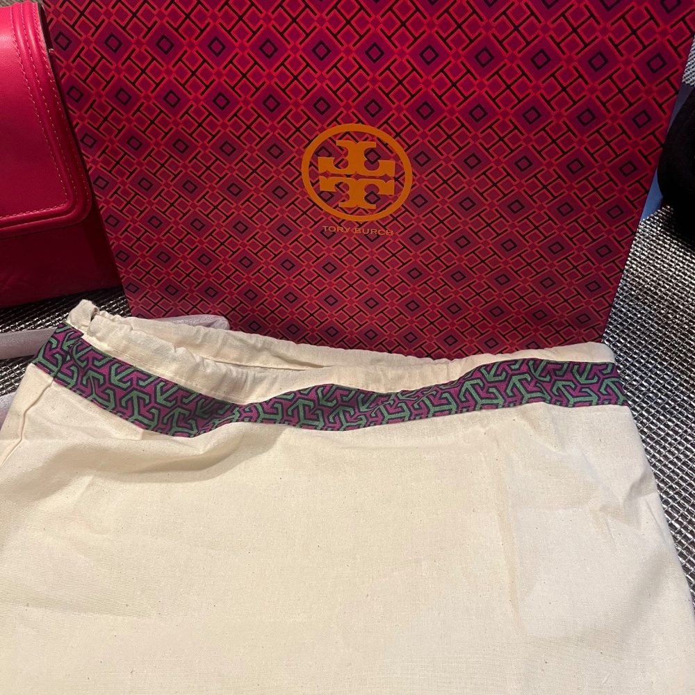 Tory Burch Fleming Convertible Shoulder Bag Medium Size - Picture 6 of 7